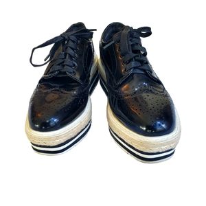 BARRIER Platform Patent Leather Oxford Shoe